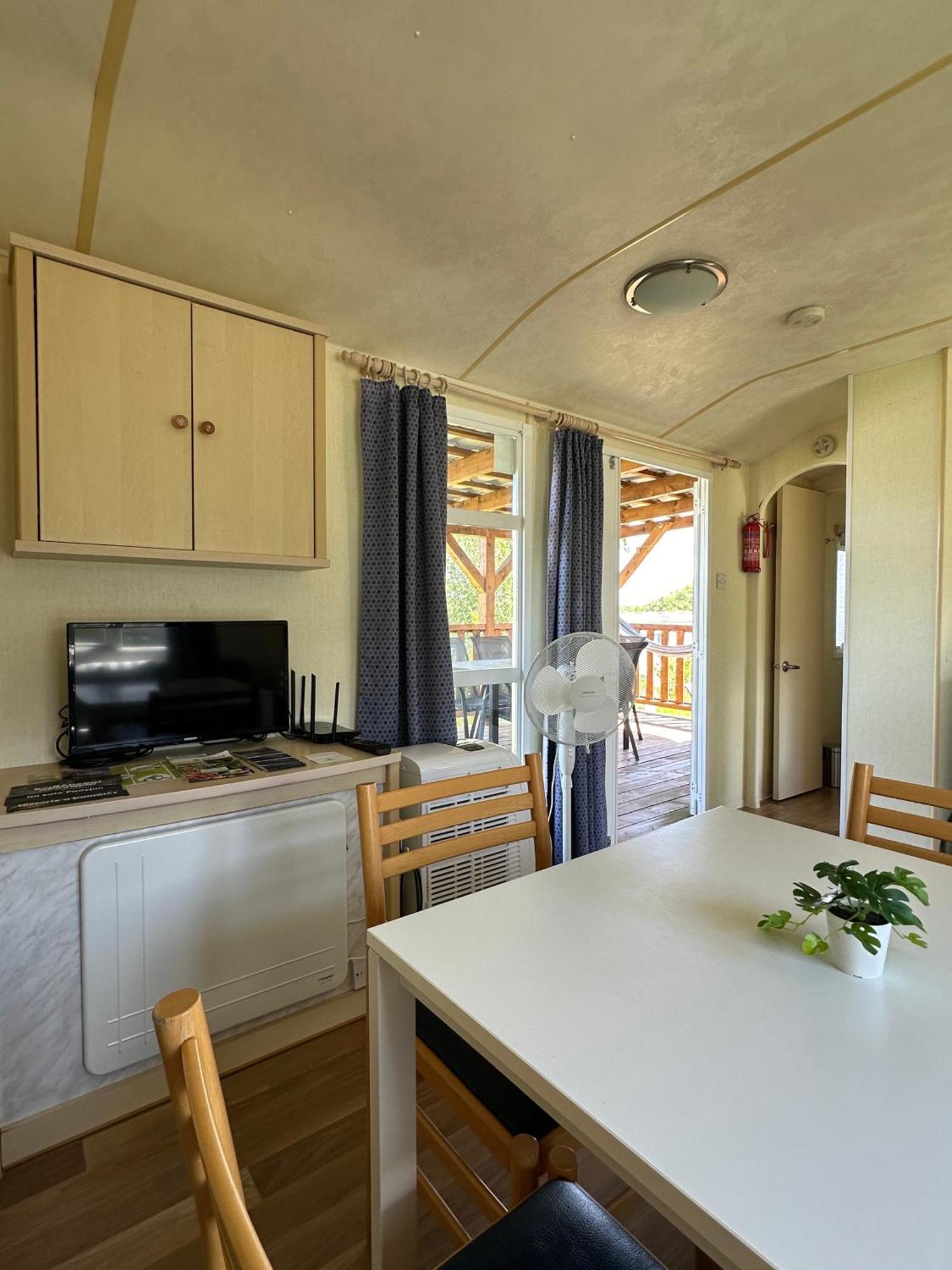 Mobilheimy Camp Vyrovice Otel Dış mekan fotoğraf